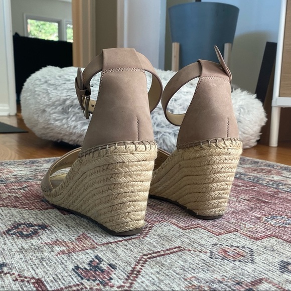 Vince Camuto - taupe espadrille wedge sandal, size 8 - Picture 4 of 6